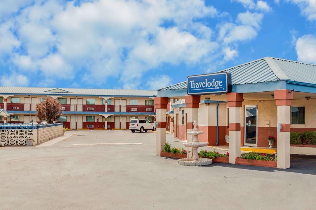 Travelodge By Wyndham Edson Exterior photo